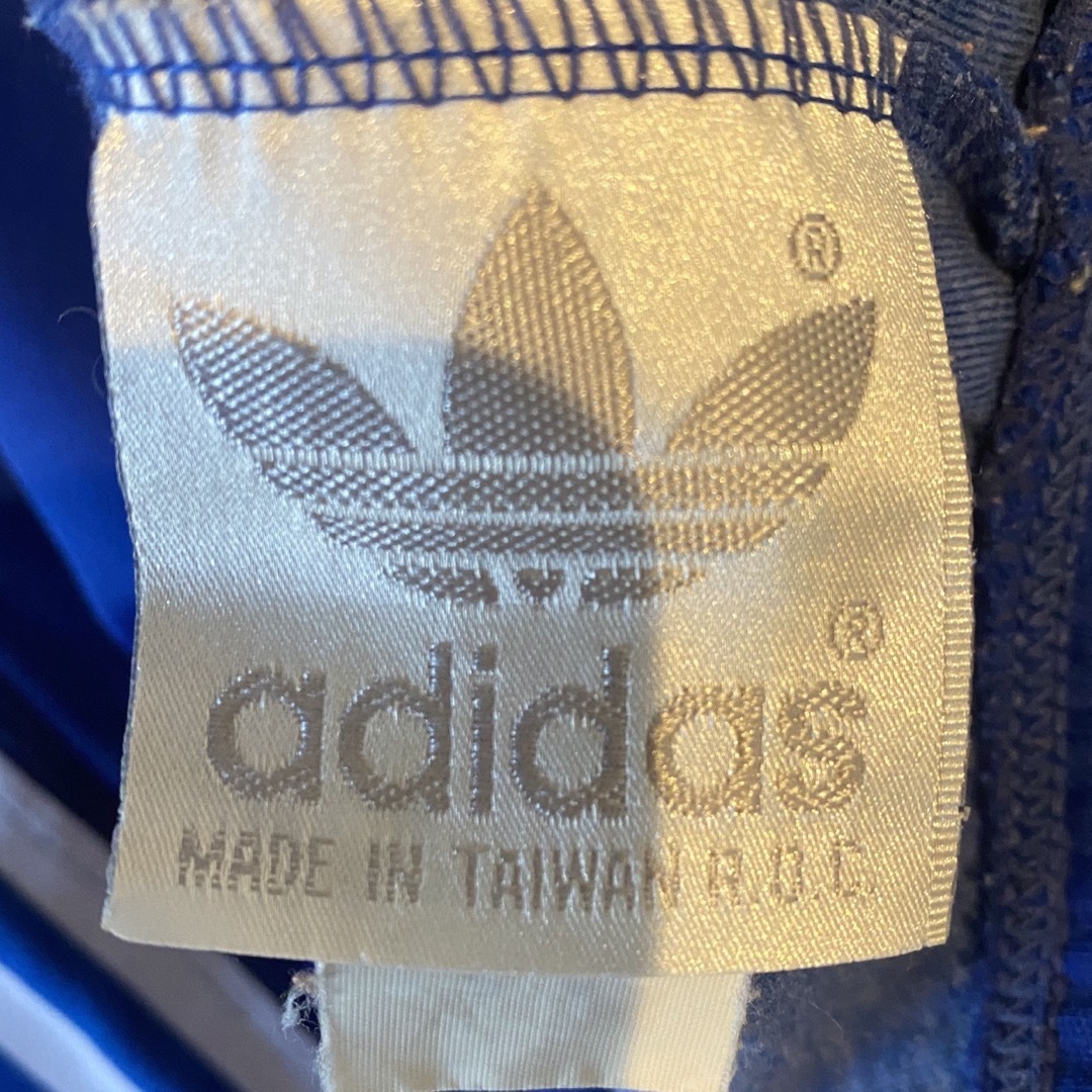 adidas(アディダス)のadidas ヴィンテージ アディダス トラックパンツ 銀タグ メンズのパンツ(その他)の商品写真