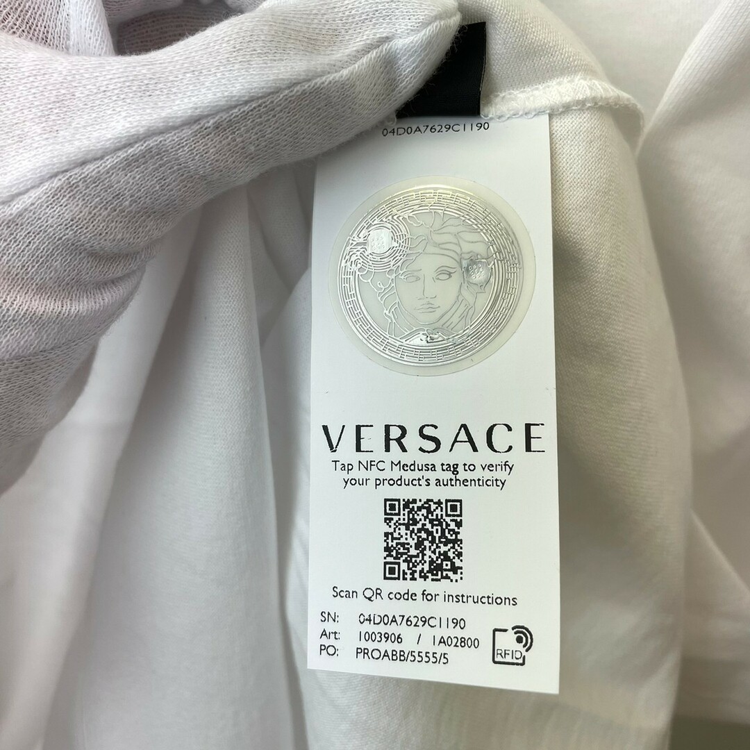 VERSACE(ヴェルサーチ)の新品未使用　VERSACE ヴェルサーチ　メデューサTシャツ　XLサイズ　メンズ メンズのトップス(Tシャツ/カットソー(半袖/袖なし))の商品写真