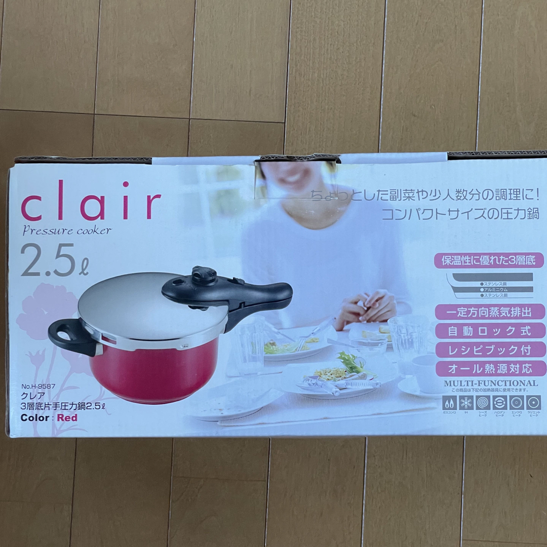 【新品】clair 3層底片手圧力鍋2.5レッド インテリア/住まい/日用品のキッチン/食器(調理道具/製菓道具)の商品写真