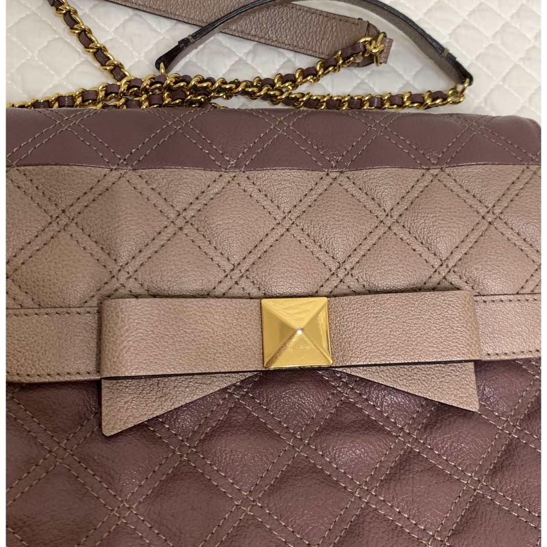 MARC JACOBS(マークジェイコブス)のマークジェイコブス　ショルダーバック　リボン　チェーン レディースのバッグ(ショルダーバッグ)の商品写真