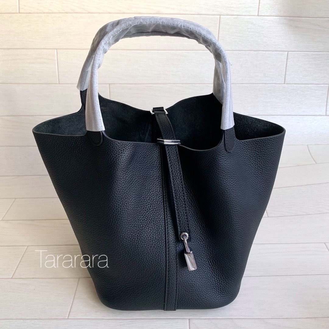 ●leather bucket bag ブラックM●本革 レディースのバッグ(トートバッグ)の商品写真