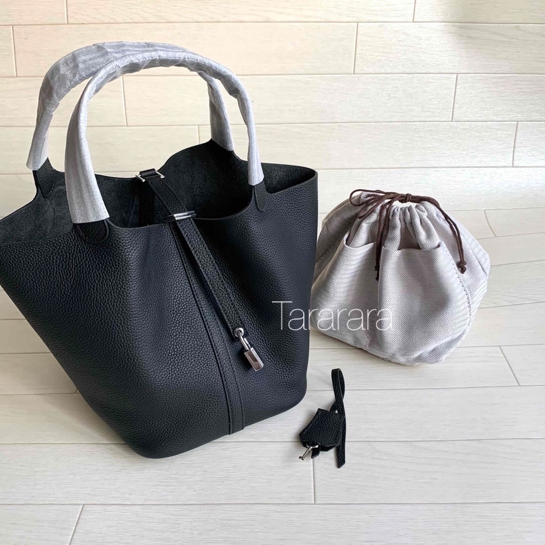 ●leather bucket bag ブラックM●本革 レディースのバッグ(トートバッグ)の商品写真