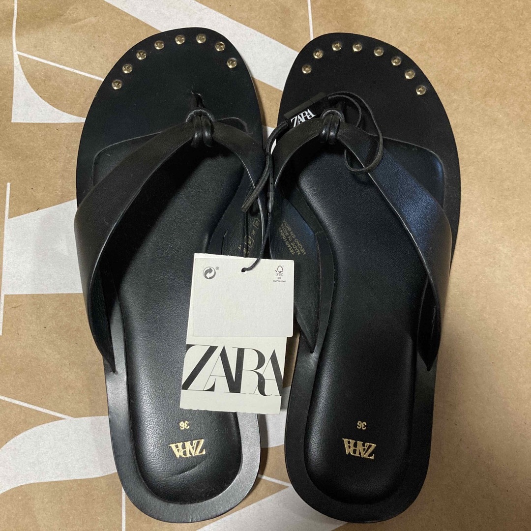 ZARA(ザラ)の★ 新品　ZARA レザーフラットサンダル　36 ★ レディースの靴/シューズ(サンダル)の商品写真
