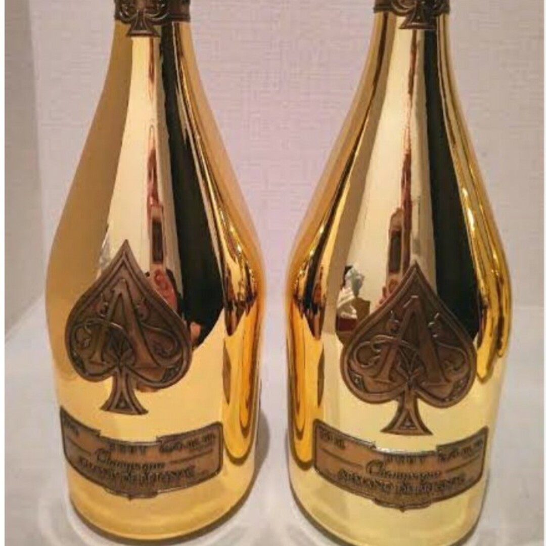 アルマン・ド・ブリニャック(アルマンドブリニャック)のアルマンドゴールド　２本　袋付 食品/飲料/酒の酒(シャンパン/スパークリングワイン)の商品写真