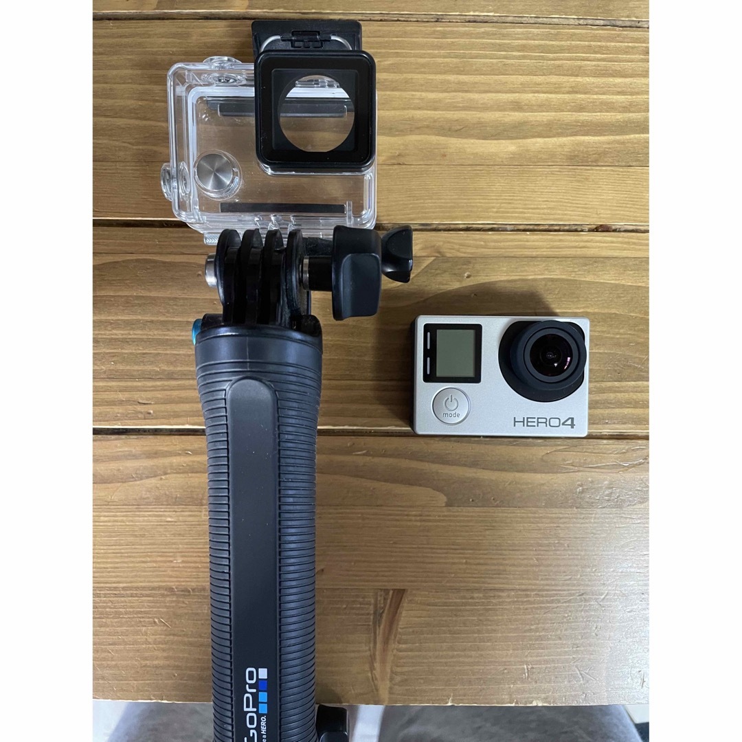 GoPro(ゴープロ)のGoPro hero4 silver  美品　使用２回　４K撮影可 スマホ/家電/カメラのカメラ(コンパクトデジタルカメラ)の商品写真