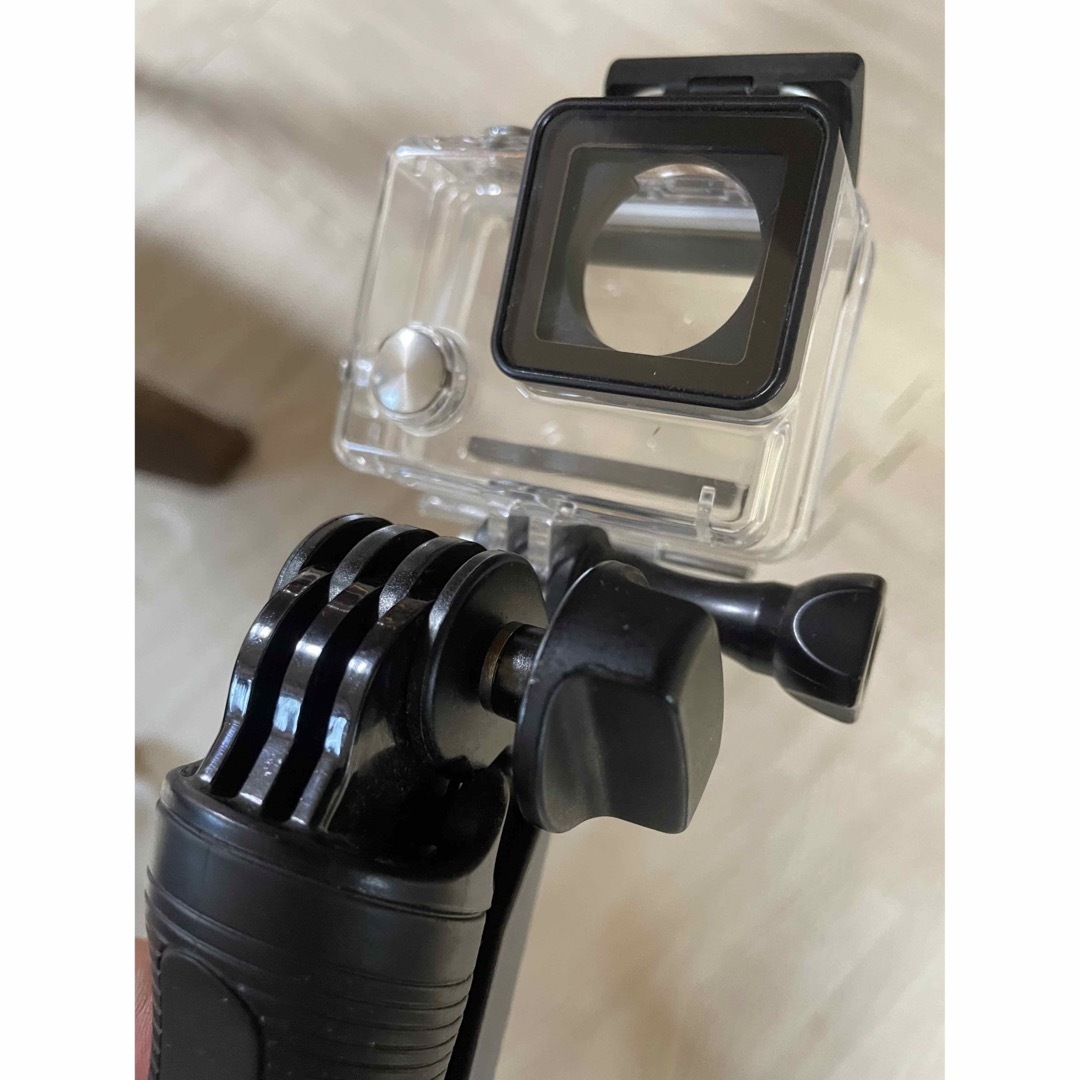 GoPro(ゴープロ)のGoPro hero4 silver  美品　使用２回　４K撮影可 スマホ/家電/カメラのカメラ(コンパクトデジタルカメラ)の商品写真