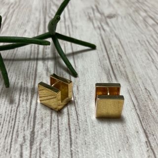 ココシュニック(COCOSHNIK)のCOCOSHNIK キューブ ピアス(ピアス)