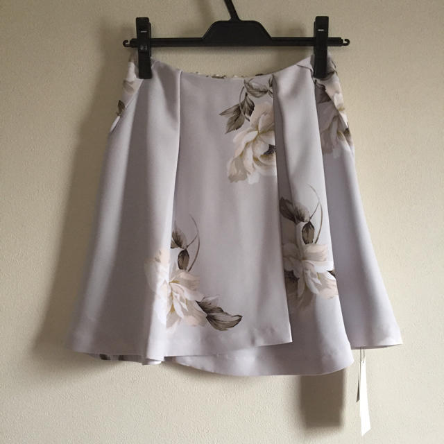 SNIDEL(スナイデル)のsnidel 花柄フラワーフレアスカート レディースのスカート(ひざ丈スカート)の商品写真