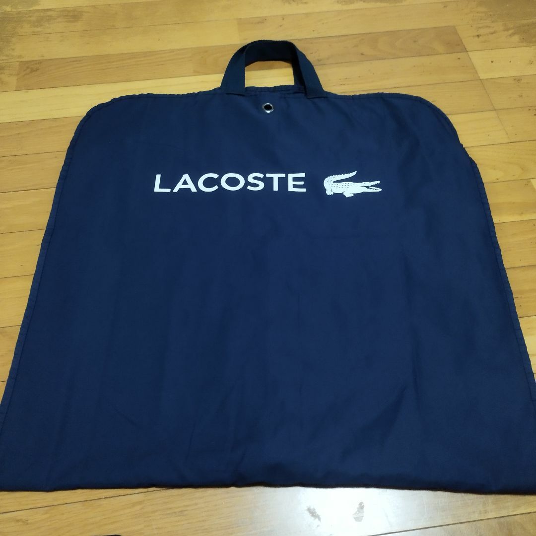 LACOSTE(ラコステ)の超美品　ラコステLACOSTE　ガーメントケース ネイビー　スーツがバー　 メンズのスーツ(その他)の商品写真