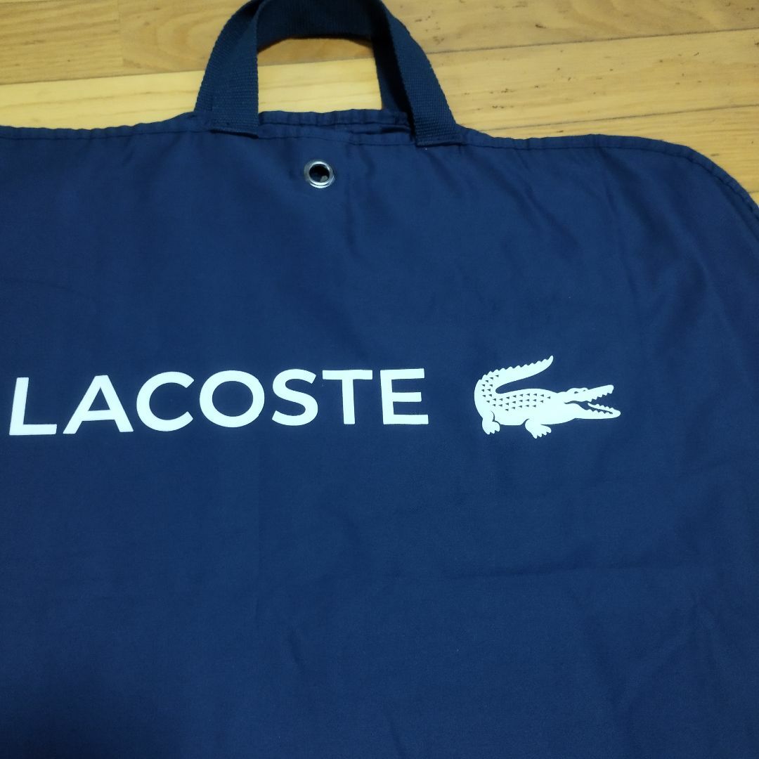 LACOSTE(ラコステ)の超美品　ラコステLACOSTE　ガーメントケース ネイビー　スーツがバー　 メンズのスーツ(その他)の商品写真