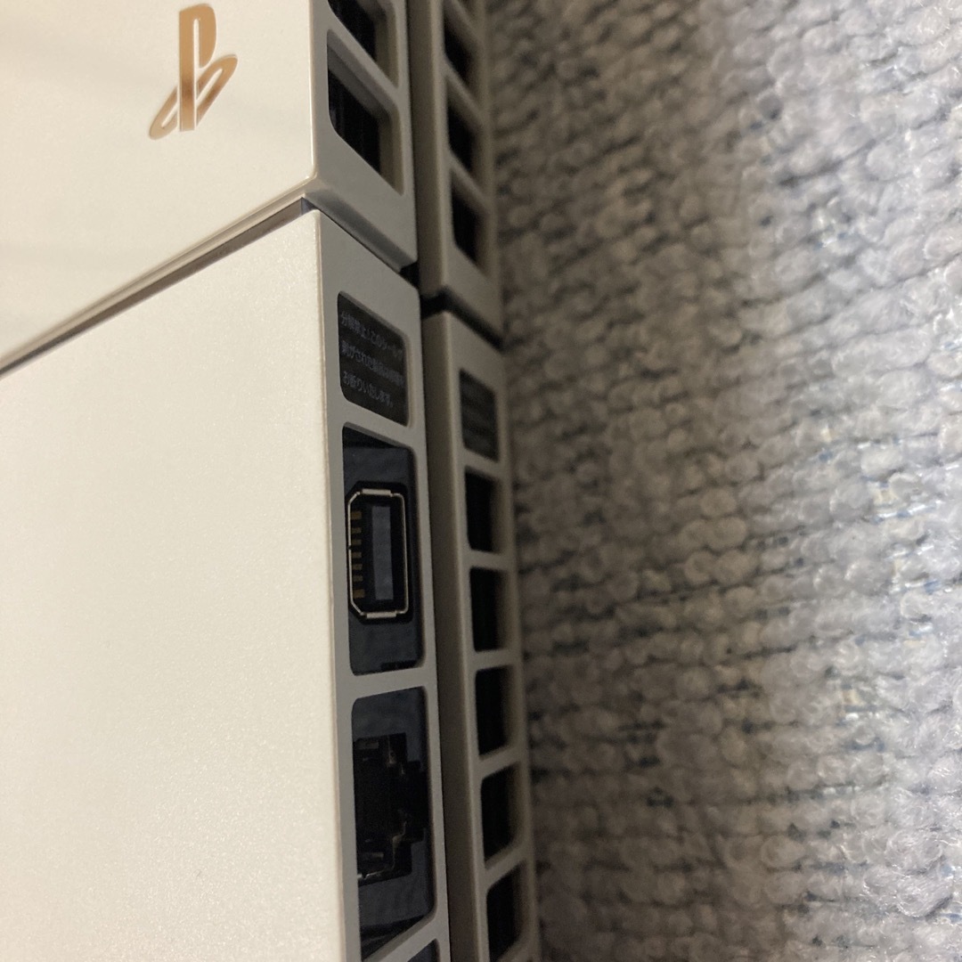 PlayStation4(プレイステーション4)のPlayStation®4 グレイシャー・ホワイト CUH-1100AB01  エンタメ/ホビーのゲームソフト/ゲーム機本体(家庭用ゲーム機本体)の商品写真