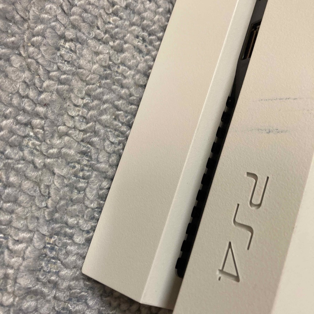 PlayStation4(プレイステーション4)のPlayStation®4 グレイシャー・ホワイト CUH-1100AB01  エンタメ/ホビーのゲームソフト/ゲーム機本体(家庭用ゲーム機本体)の商品写真