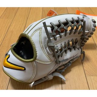 ナイキ(NIKE)のNIKE  軟式　一般　グローブ　白  右投げ　グラブ　野球　ナイキ　ホワイト(グローブ)