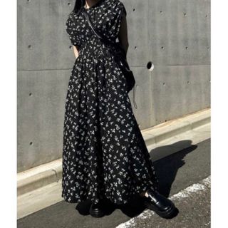 マウジー(moussy)のMOUSSY DRAWSTRING FLORAL ドレス (ロングワンピース/マキシワンピース)