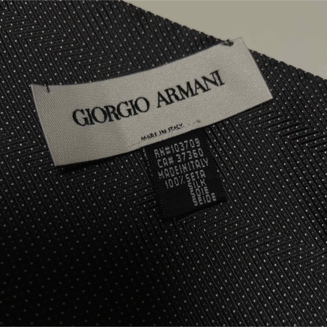 Giorgio Armani(ジョルジオアルマーニ)の【新品未使用】アルマーニ　ポケットチーフ　シルク100% メンズのファッション小物(ハンカチ/ポケットチーフ)の商品写真