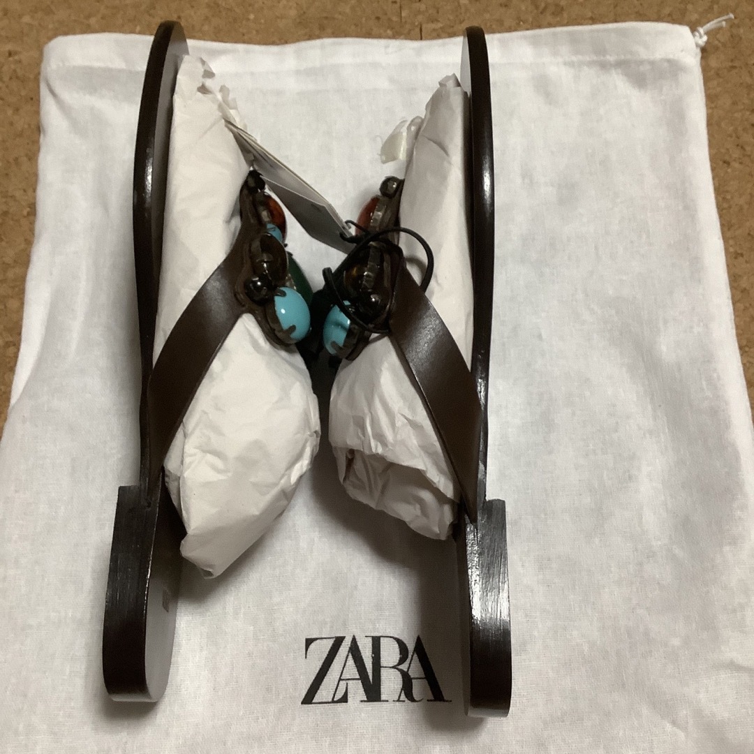 ZARA ビーズ付きスライドサンダル