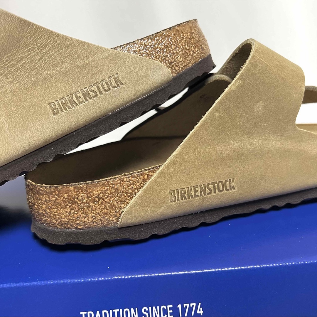 BIRKENSTOCK(ビルケンシュトック)の40 ビルケンシュトック アリゾナ レザー サンダル BIRKENSTOCK メンズの靴/シューズ(サンダル)の商品写真