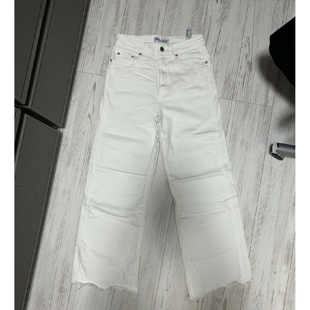 ZARA(ザラ)のZARAホワイトワイドパンツ メンズのパンツ(デニム/ジーンズ)の商品写真