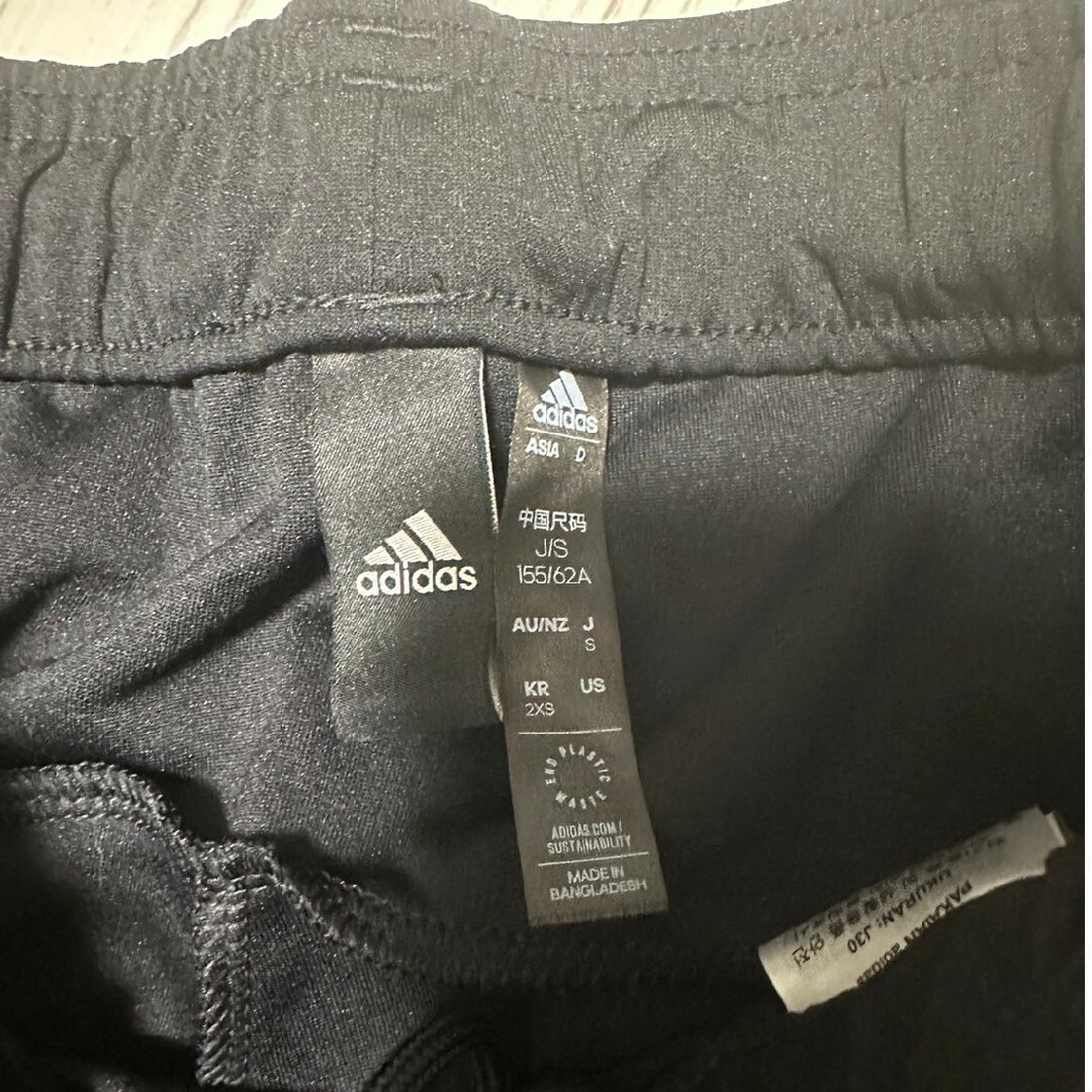 adidas(アディダス)のadidasラインパンツ レディースのパンツ(カジュアルパンツ)の商品写真