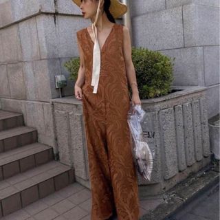 Ameri VINTAGE - アメリ AMERI CHLOE V NECK ROMPERSの通販 by aki's