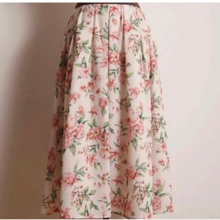 トッコクローゼットリュクス(tocco closet luxe)の【新品♪タグ付】トッコクローゼットリュクス 花柄スカート(ひざ丈スカート)