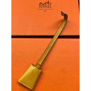 エルメス(Hermes)のHERMESの美品、ミニクロシェットチャーム　イエローグリーン(チャーム)