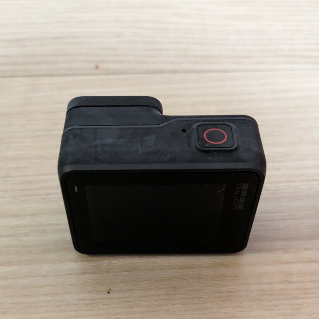 本体とアイテム　GoPro HERO7 BLACK スマホ/家電/カメラのカメラ(ビデオカメラ)の商品写真