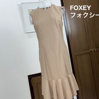 フォクシーニューヨーク(FOXEY NEW YORK)のフォクシー　ワンピース　FOXEY ノースリ ワンピース 38 ベージュ(ひざ丈ワンピース)