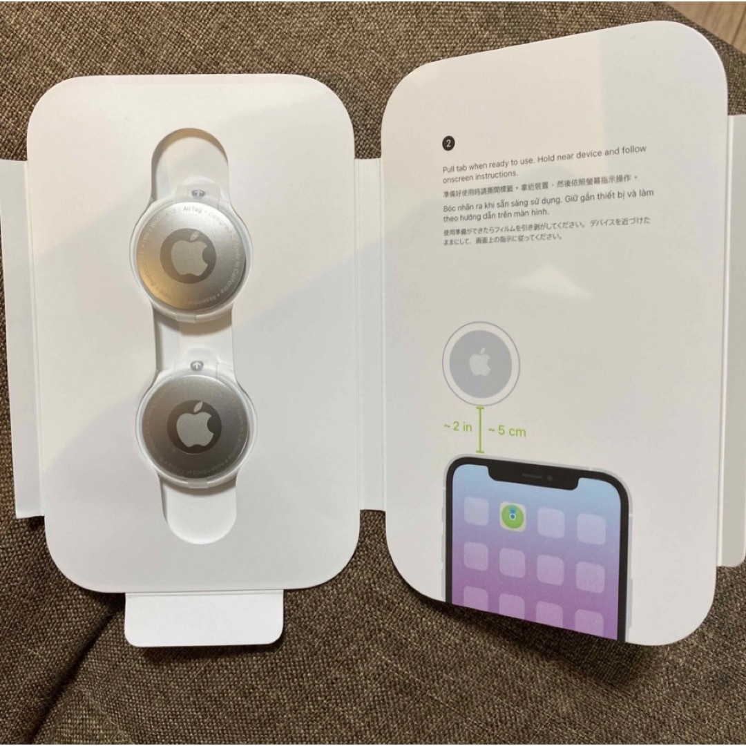 Apple(アップル)のAirTag アップル　二個セット　新品　Apple スマホ/家電/カメラのスマホアクセサリー(その他)の商品写真