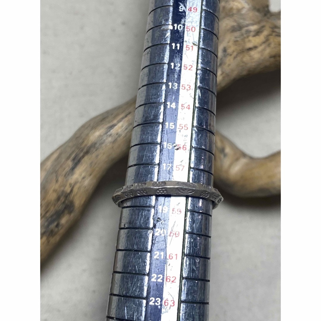 カレン族　ハンドメイドシルバーリング　ヴィンテージ　民族手作りアクセサリー97モ メンズのアクセサリー(リング(指輪))の商品写真