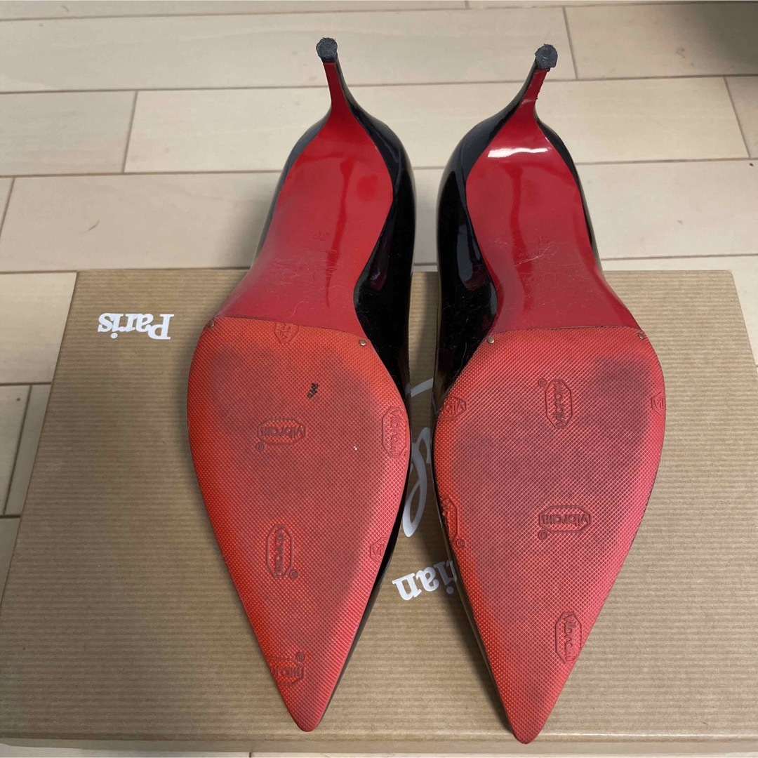 Christian Louboutin(クリスチャンルブタン)のルブタン　パテント7cm ブラックパンプス レディースの靴/シューズ(ハイヒール/パンプス)の商品写真