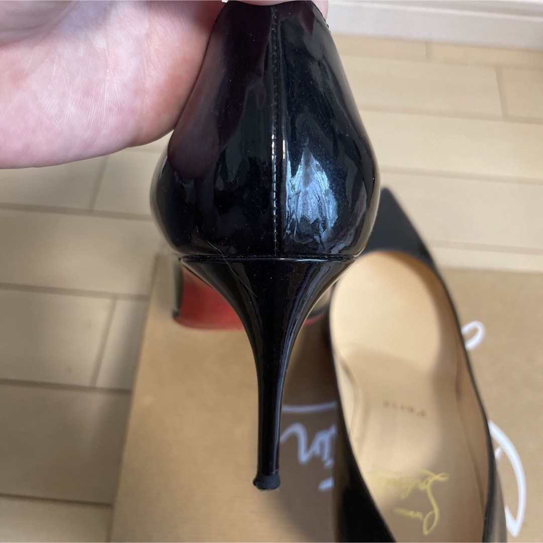 Christian Louboutin(クリスチャンルブタン)のルブタン　パテント7cm ブラックパンプス レディースの靴/シューズ(ハイヒール/パンプス)の商品写真