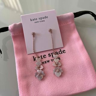 ケイトスペードニューヨーク(kate spade new york)の未使用　ケイトスペード　ピアス　フラワー(ピアス)