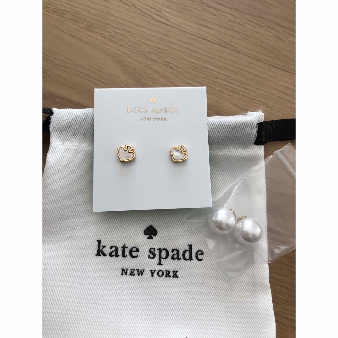 kate spade new york(ケイトスペードニューヨーク)のKS001S5 Kate spade  定番　ピアス　パール　新品未使用 レディースのアクセサリー(ピアス)の商品写真