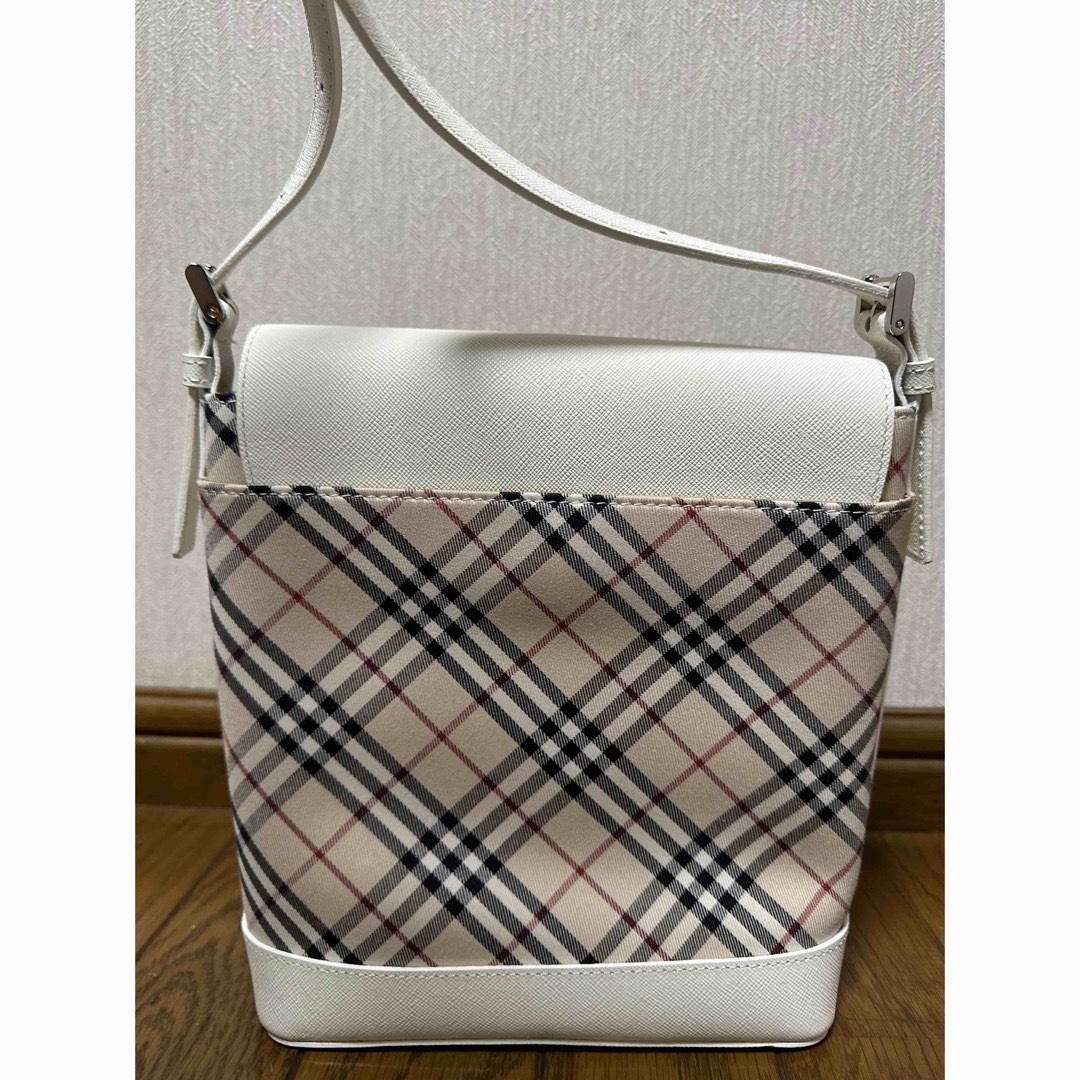 BURBERRY(バーバリー)の新品未使用　バーバリー　ショルダーバッグ　チェック　白 レディースのバッグ(ショルダーバッグ)の商品写真