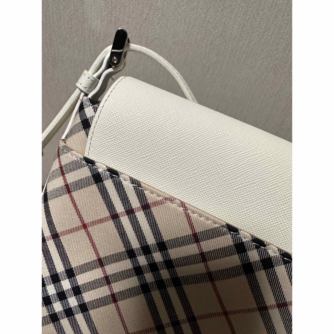 BURBERRY(バーバリー)の新品未使用　バーバリー　ショルダーバッグ　チェック　白 レディースのバッグ(ショルダーバッグ)の商品写真