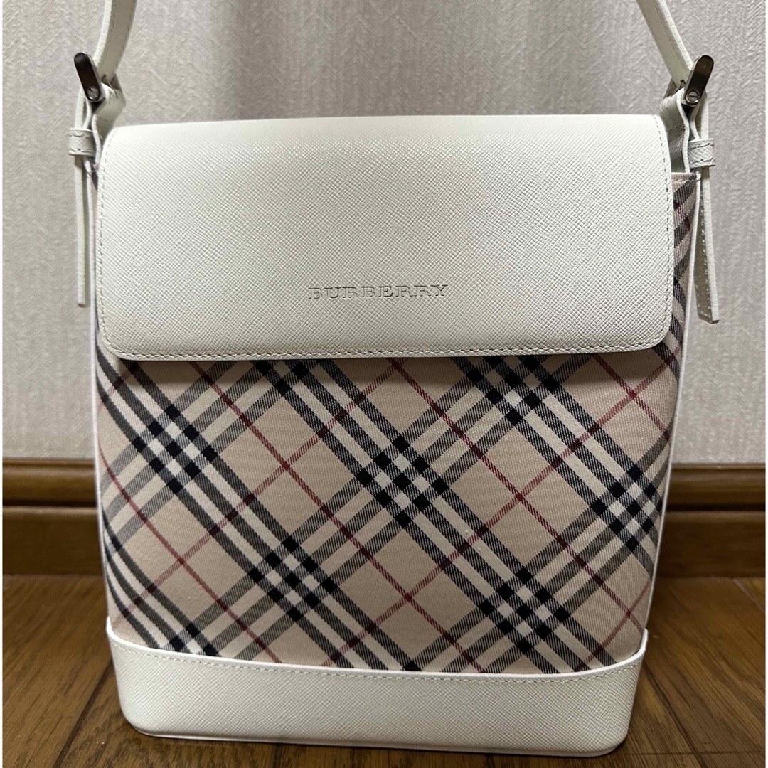 BURBERRY(バーバリー)の新品未使用　バーバリー　ショルダーバッグ　チェック　白 レディースのバッグ(ショルダーバッグ)の商品写真