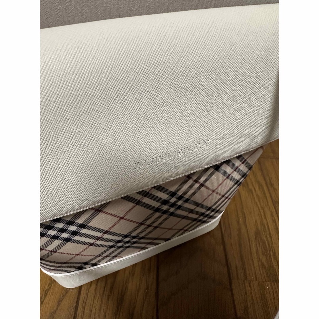 BURBERRY(バーバリー)の新品未使用　バーバリー　ショルダーバッグ　チェック　白 レディースのバッグ(ショルダーバッグ)の商品写真