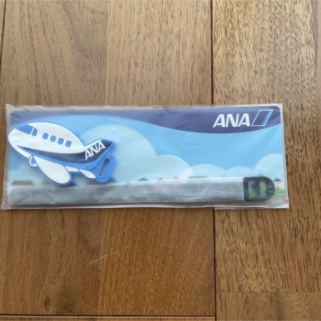 ANA 全日空  ネームタグ、コロコロひこうき 木製 エンタメ/ホビーのコレクション(ノベルティグッズ)の商品写真