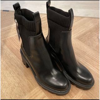 ザラ(ZARA)のZARAサイドゴアブーツ ショートブーツ 黒(ブーツ)