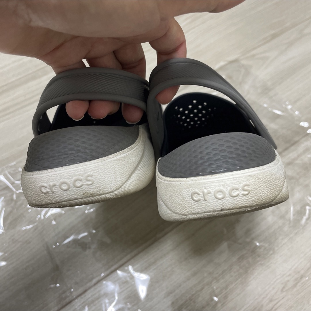 crocs(クロックス)のクロックス キッズ/ベビー/マタニティのキッズ靴/シューズ(15cm~)(サンダル)の商品写真