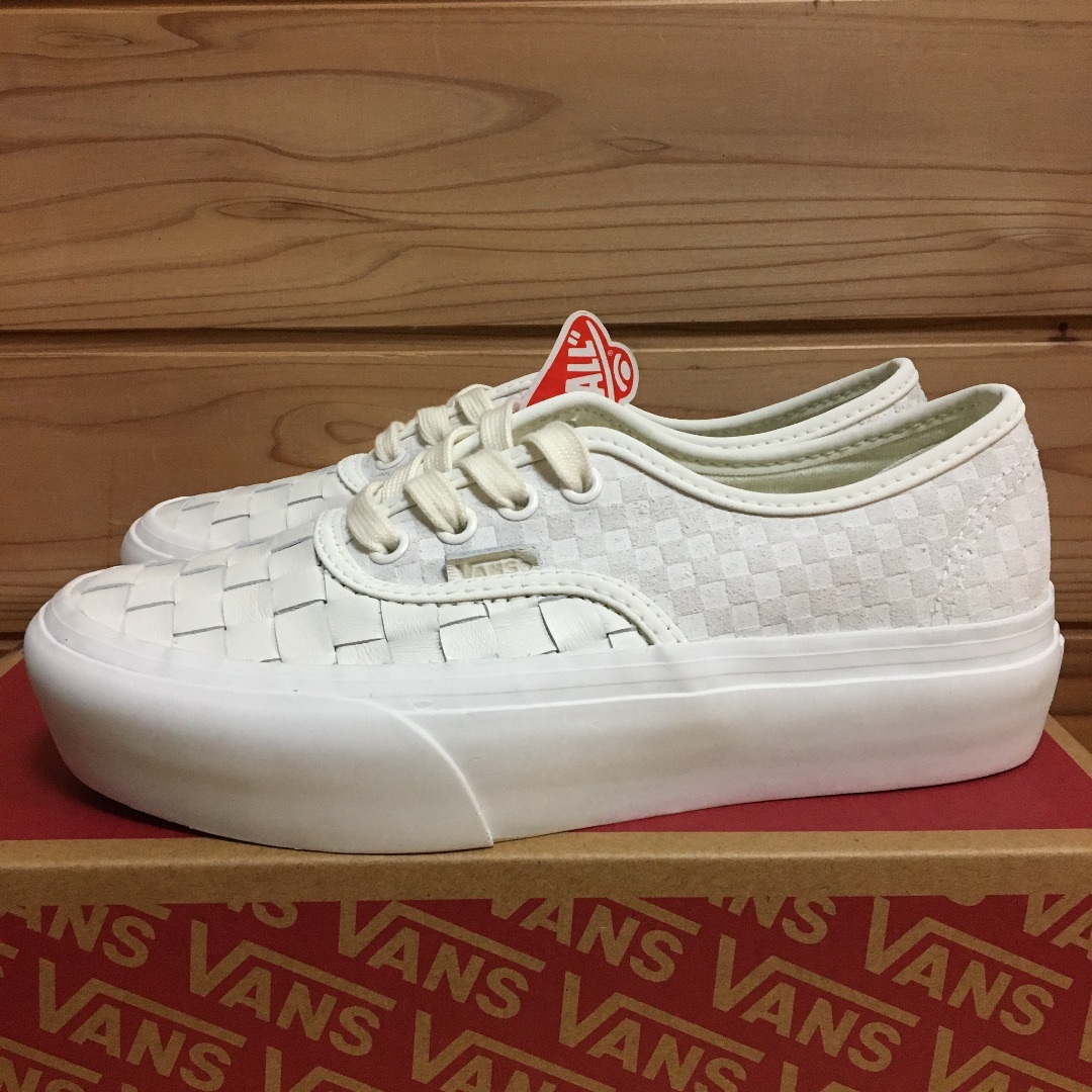 AUTHENTIC（VANS） - 新品 22.5 VANS ヴァンズ AUTHENTIC PLATFORM 2.0