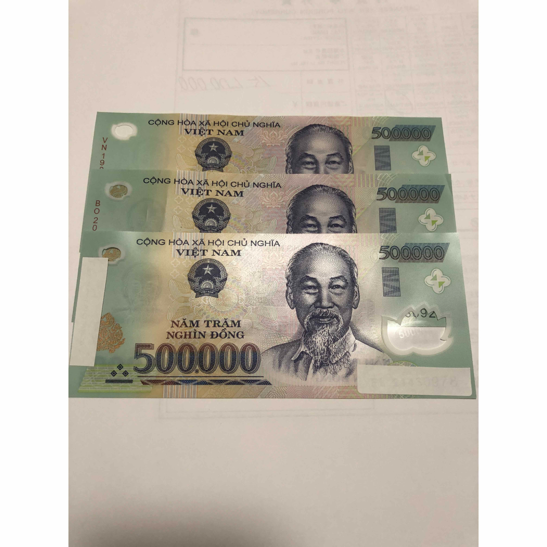 ベトナム紙幣 50万ドン(3枚)。の通販 by 空's shop｜ラクマ