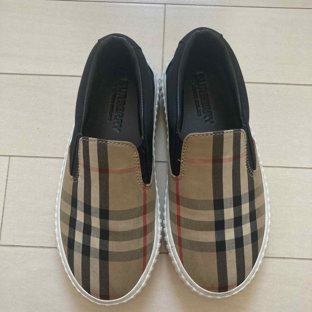 BURBERRY(バーバリー)のBURBERRY チルドレン　スリッポンEU29 キッズ/ベビー/マタニティのキッズ靴/シューズ(15cm~)(スリッポン)の商品写真