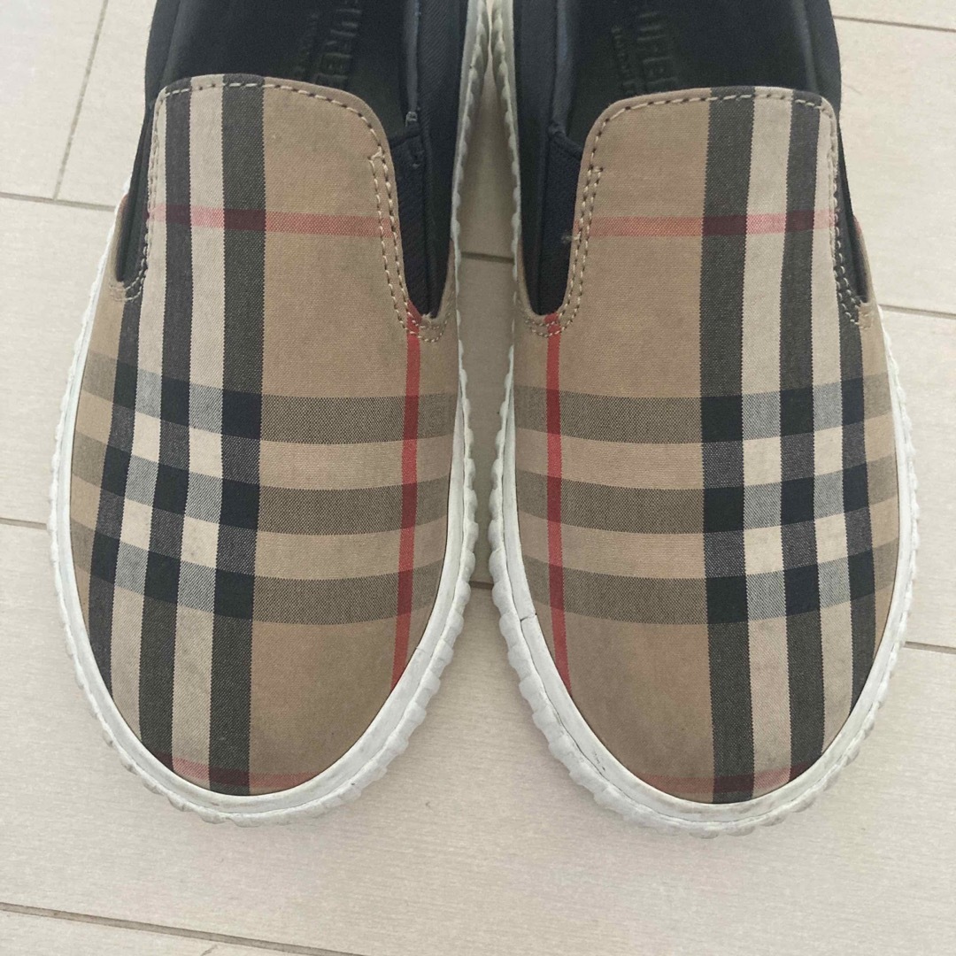 BURBERRY(バーバリー)のBURBERRY チルドレン　スリッポンEU29 キッズ/ベビー/マタニティのキッズ靴/シューズ(15cm~)(スリッポン)の商品写真