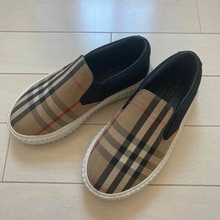 BURBERRY - BURBERRY チルドレン　スリッポンEU29