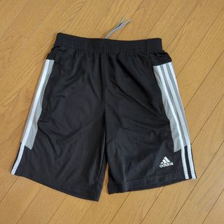 アディダス(adidas)の【新品】アディダス　ショートパンツ　スポーツウェアМ(ショートパンツ)