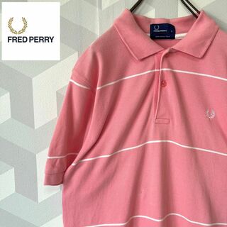 フレッドペリー(FRED PERRY)の【フレッドペリー】メンズM相当 ボーダー 刺繍ロゴ ポロシャツ ピンク(ポロシャツ)