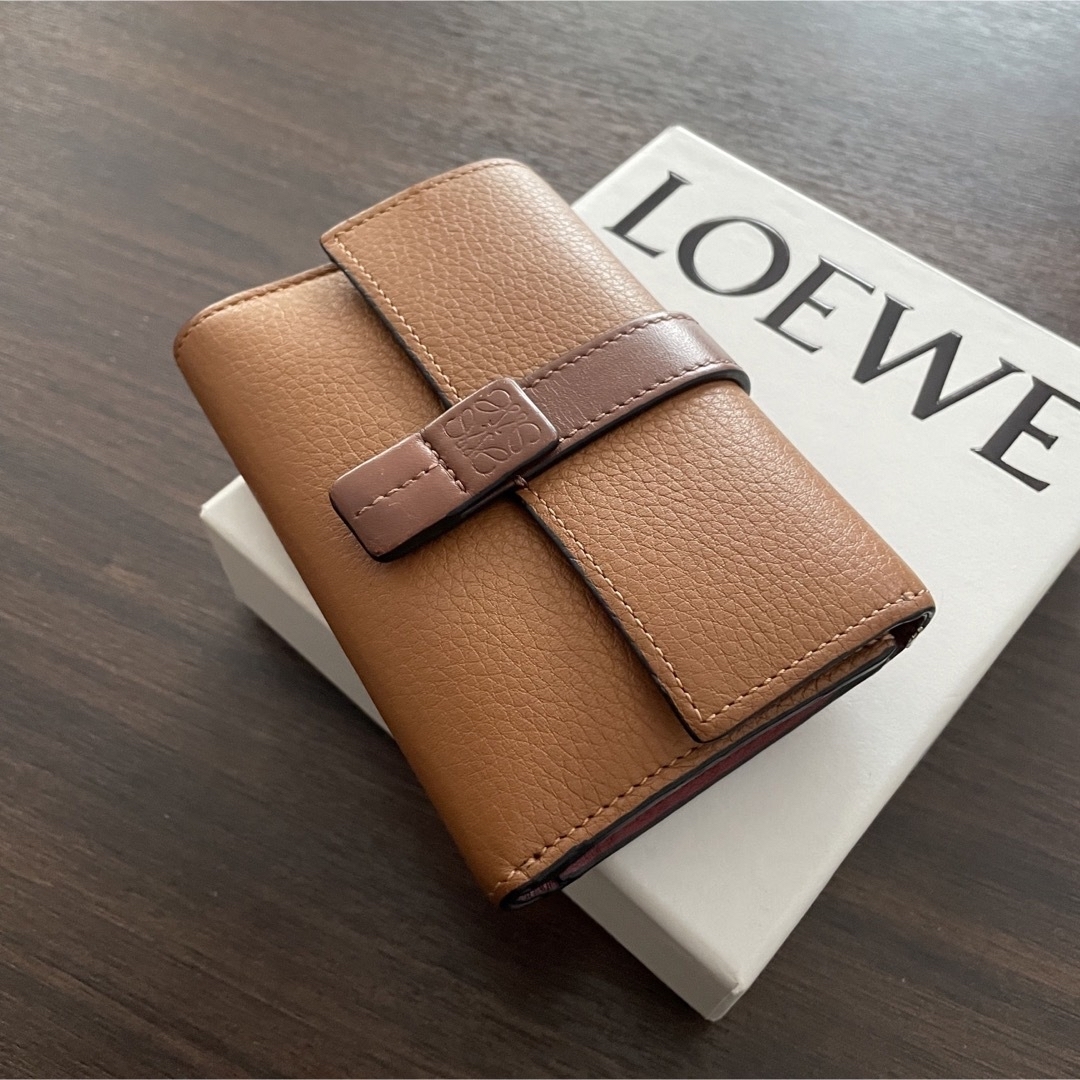 LOEWE 三つ折り財布 レディースのファッション小物(財布)の商品写真