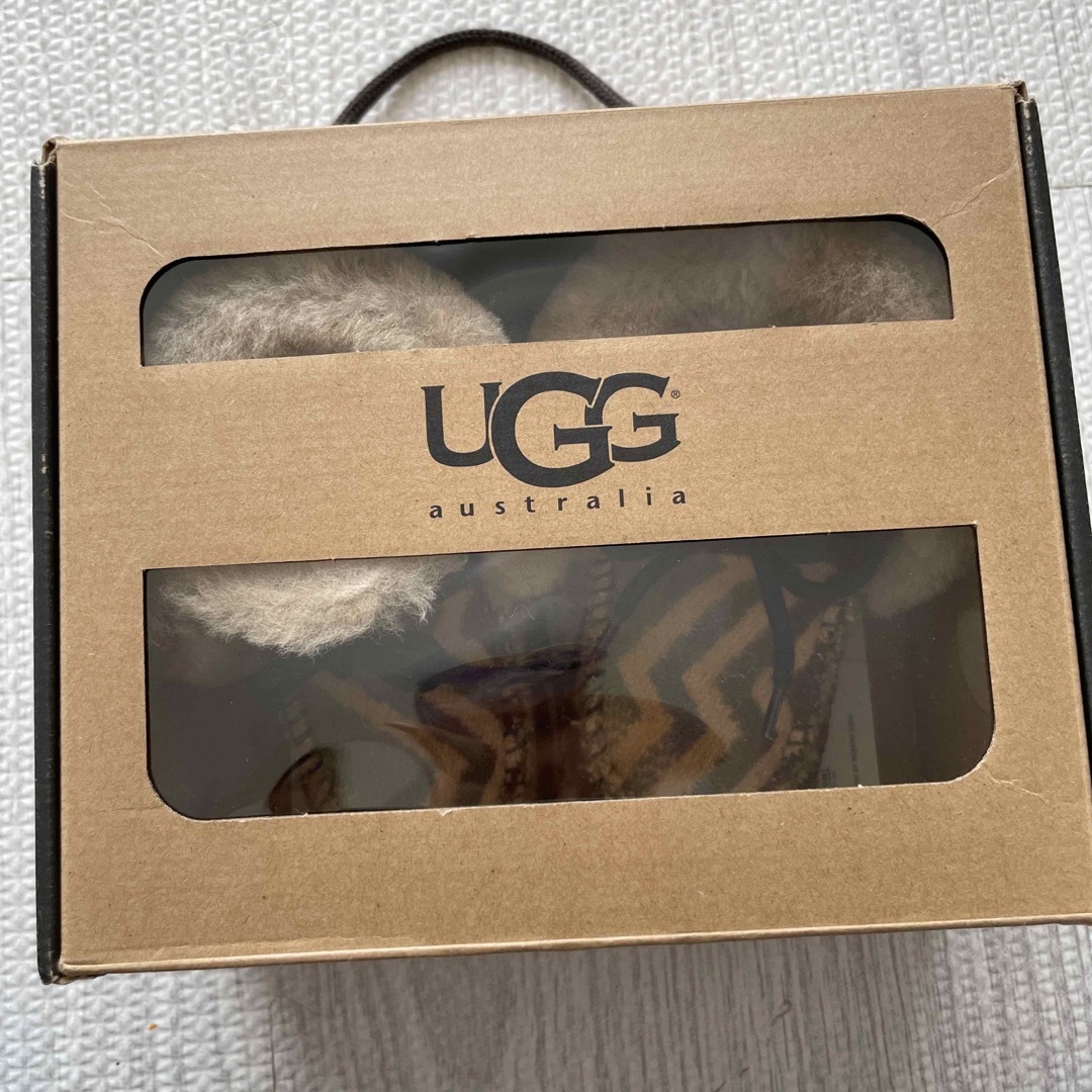 UGG(アグ)のUGG ムートンブーツ　ベビー キッズ/ベビー/マタニティのベビー靴/シューズ(~14cm)(ブーツ)の商品写真